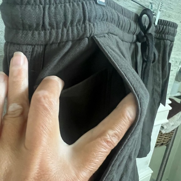NWT new 14 Athleta farallon shorts dark gray charcoal mid rise drawstring - Picture 6 of 13